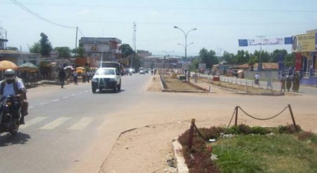 Kasaï-Oriental : les premiers lampadaires solaires installés à Kabeya  Kamwanga